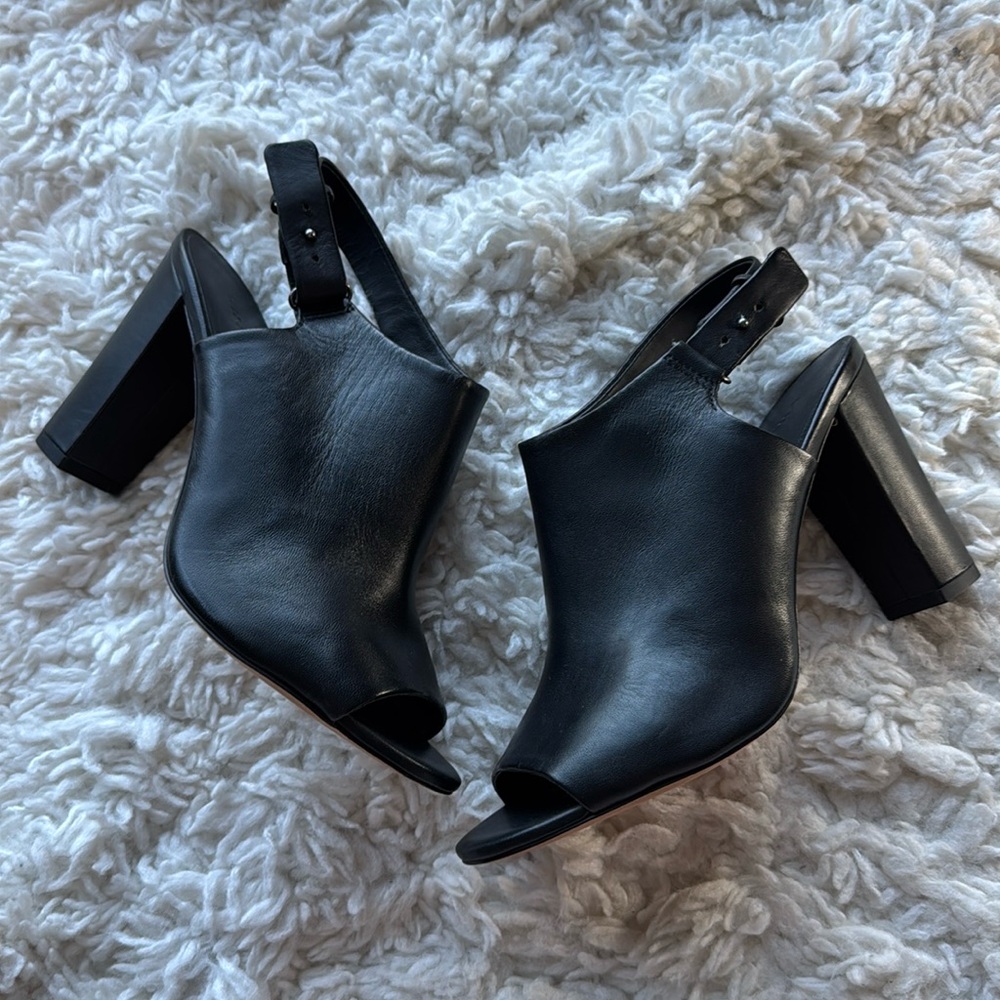 Vince Hartley Sandal‎